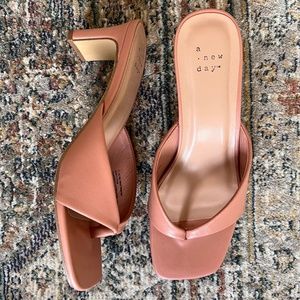 Kitten heel slides size 7.5